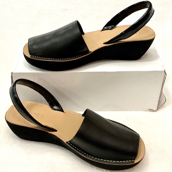 Black KENNETH COLE REACTION Open Toe Comfort Slingback Platform Sandal Sz 7 - Picture 2 of 14